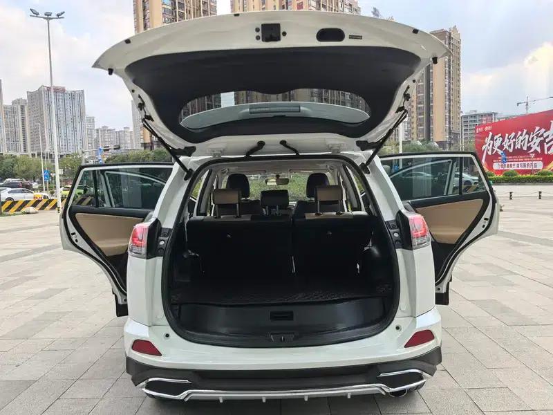 2016 RAV4 2.5L Automatic 4WD Elite Edition — миниатюра 23