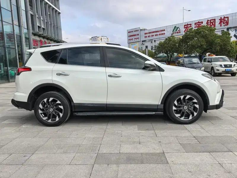 2016 RAV4 2.5L Automatic 4WD Elite Edition — миниатюра 8
