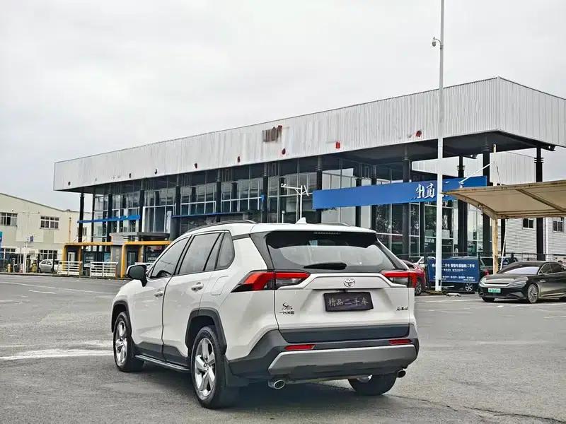 RAV4 2020 2.0L CVT 2WD Fashion Edition — миниатюра 4