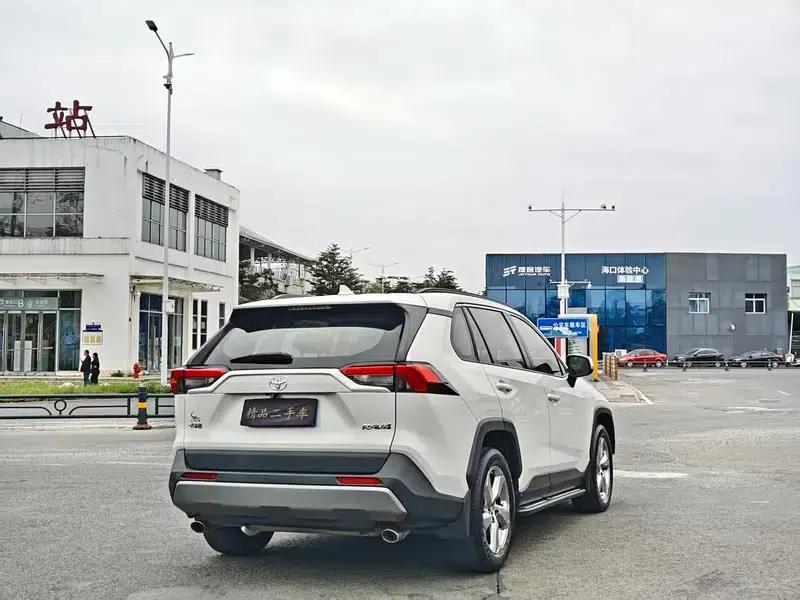 RAV4 2020 2.0L CVT 2WD Fashion Edition — миниатюра 6