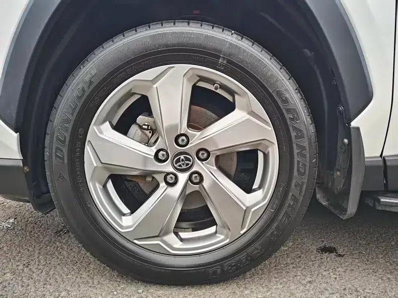 RAV4 2020 2.0L CVT 2WD Fashion Edition — миниатюра 8