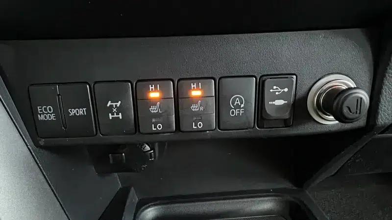 2016 RAV4 2.5L Automatic 4WD Elite Edition — миниатюра 13