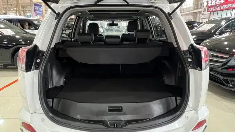 2016 RAV4 2.5L Automatic 4WD Elite Edition — миниатюра 17