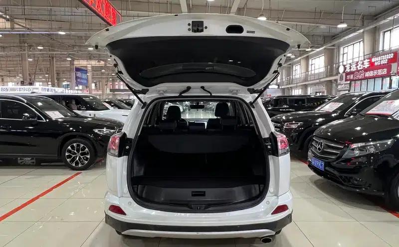 2016 RAV4 2.5L Automatic 4WD Elite Edition — миниатюра 18