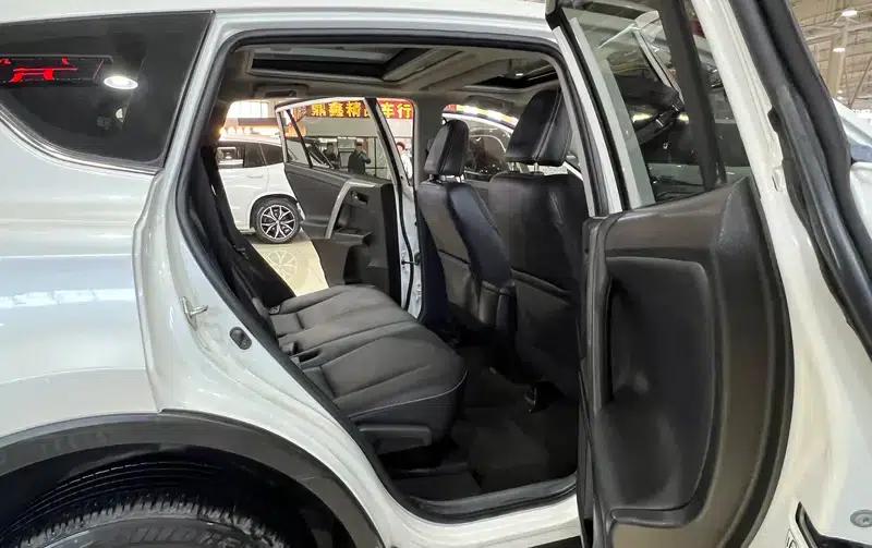 2016 RAV4 2.5L Automatic 4WD Elite Edition — миниатюра 19