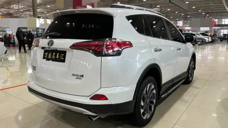 2016 RAV4 2.5L Automatic 4WD Elite Edition — миниатюра 6