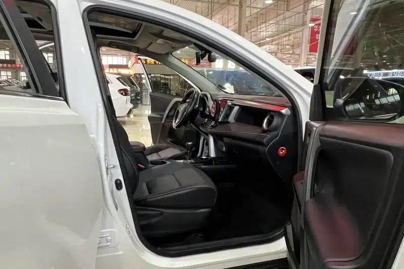 2016 RAV4 2.5L Automatic 4WD Elite Edition — миниатюра 8