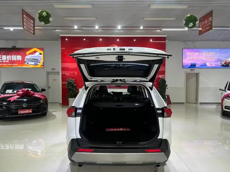 2023 RAV4 2.0L CVT 2WD Fashion Plus Edition — миниатюра 17