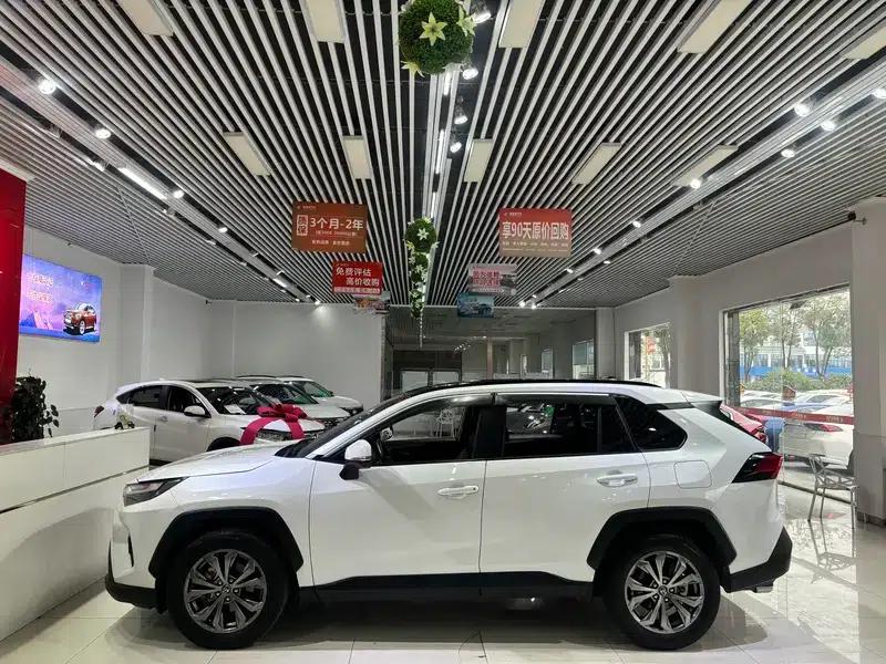 2023 RAV4 2.0L CVT 2WD Fashion Plus Edition — миниатюра 4