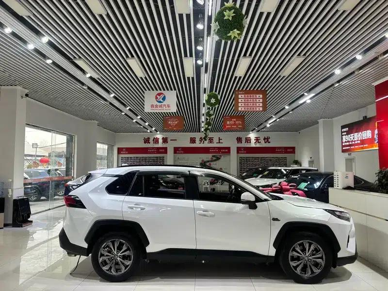 2023 RAV4 2.0L CVT 2WD Fashion Plus Edition — миниатюра 8