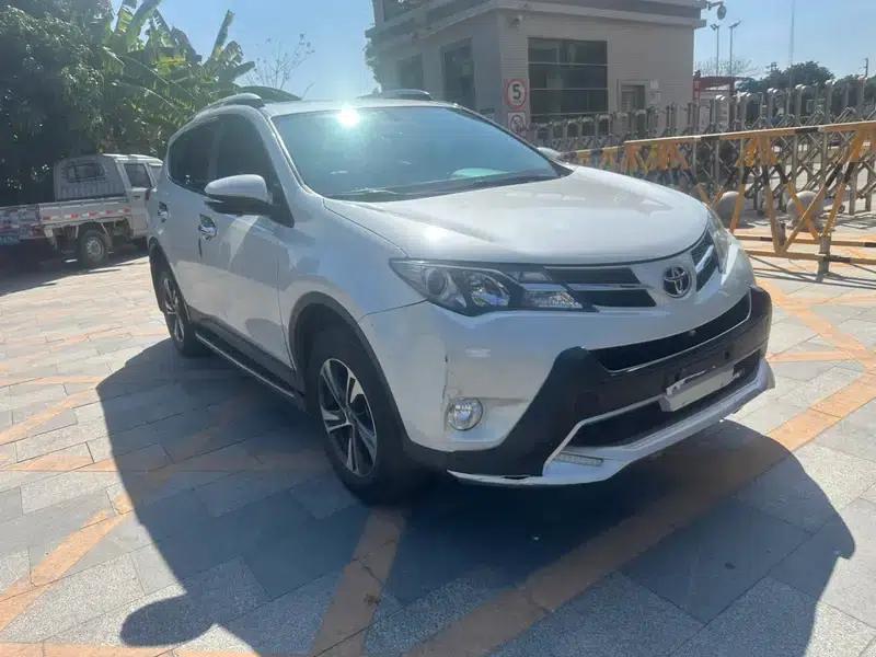 2016 RAV4 2.0L CVT 2WD Fashion Edition — миниатюра 3