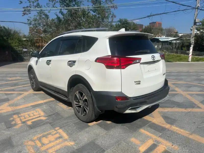 2016 RAV4 2.0L CVT 2WD Fashion Edition — миниатюра 4