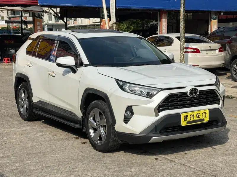 2022 Toyota RAV4 2.0L CVT 2WD Fashion Edition — миниатюра 3