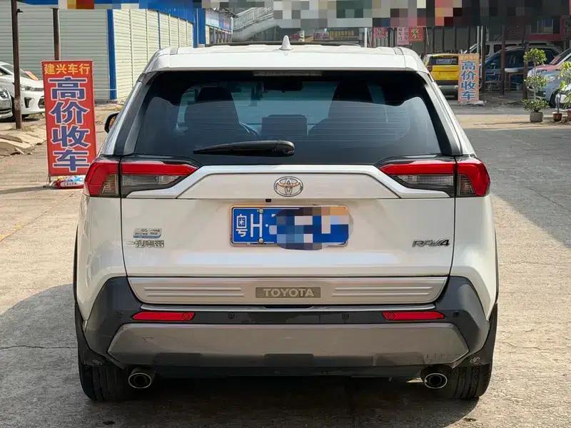 2022 Toyota RAV4 2.0L CVT 2WD Fashion Edition — миниатюра 5