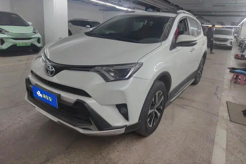 2018 RAV4 2.0L CVT 2WD Fashion X Edition — миниатюра 1