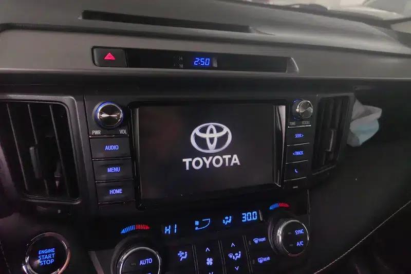 2018 RAV4 2.0L CVT 2WD Fashion X Edition — миниатюра 11