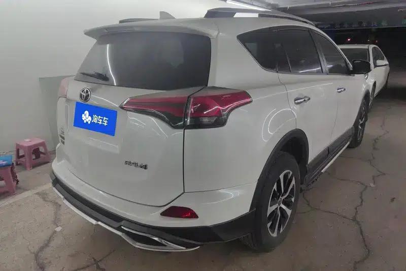 2018 RAV4 2.0L CVT 2WD Fashion X Edition — миниатюра 3