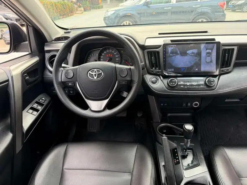 2016 RAV4 2.0L CVT 2WD Urban Edition — миниатюра 11