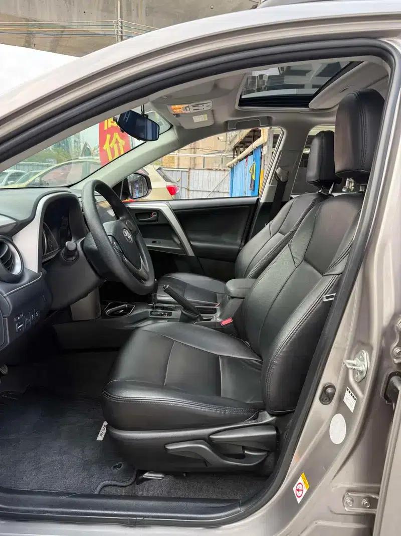 2016 RAV4 2.0L CVT 2WD Urban Edition — миниатюра 12