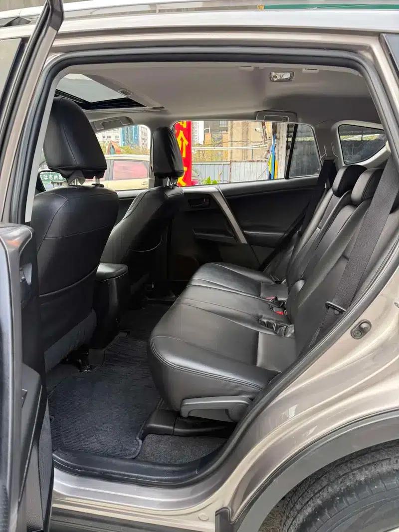2016 RAV4 2.0L CVT 2WD Urban Edition — миниатюра 13