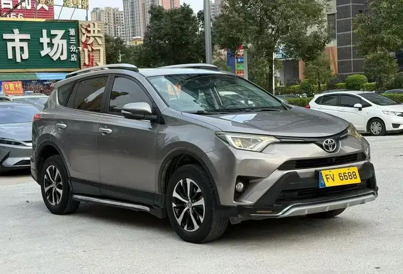 2016 RAV4 2.0L CVT 2WD Urban Edition — миниатюра 3