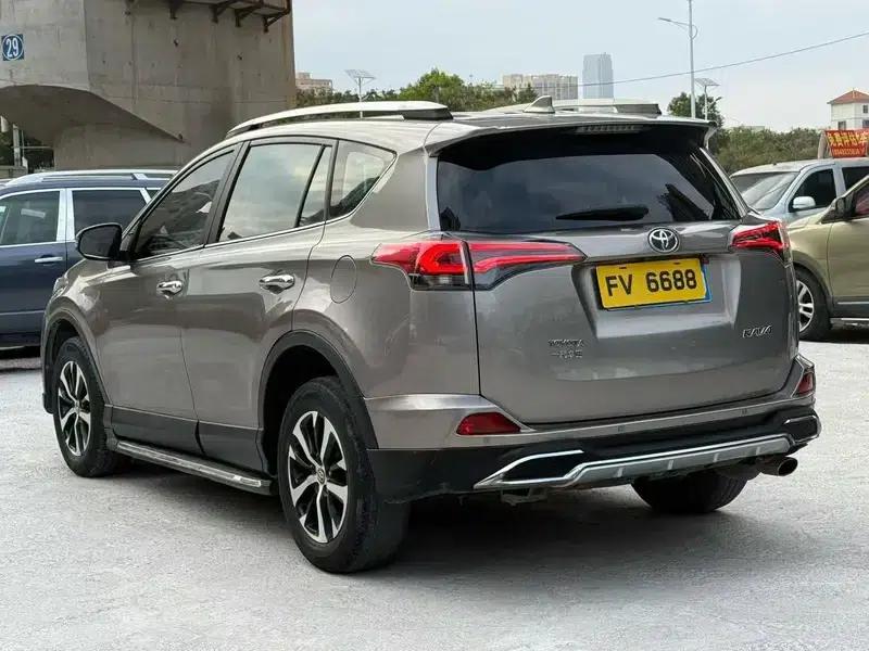2016 RAV4 2.0L CVT 2WD Urban Edition — миниатюра 5