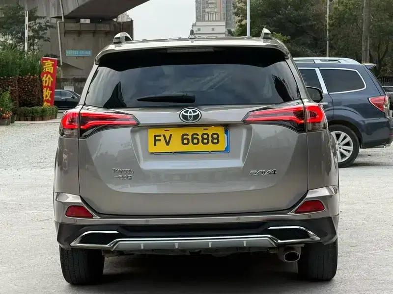 2016 RAV4 2.0L CVT 2WD Urban Edition — миниатюра 6