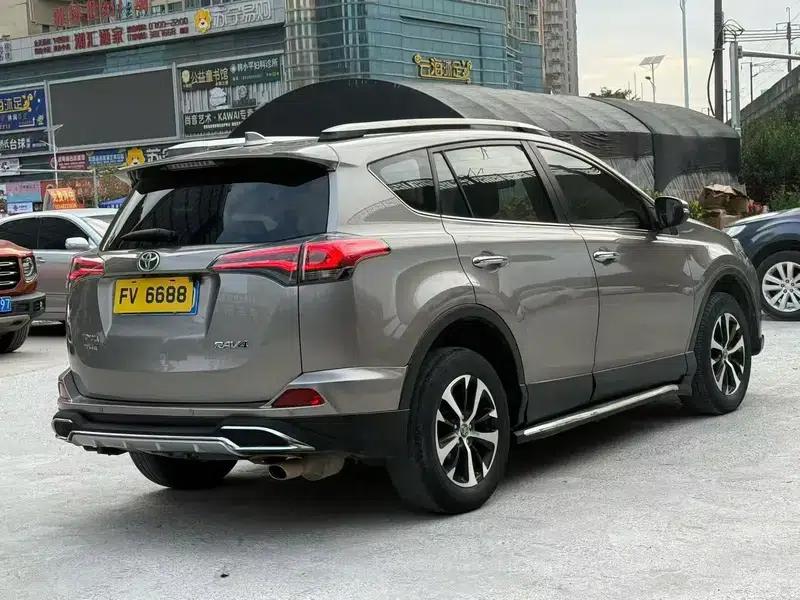 2016 RAV4 2.0L CVT 2WD Urban Edition — миниатюра 7