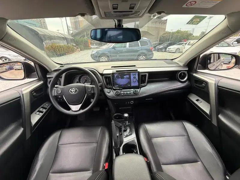 2016 RAV4 2.0L CVT 2WD Urban Edition — миниатюра 8