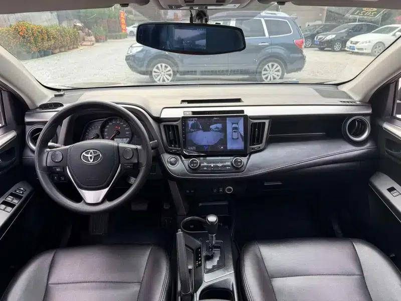 2016 RAV4 2.0L CVT 2WD Urban Edition — миниатюра 10