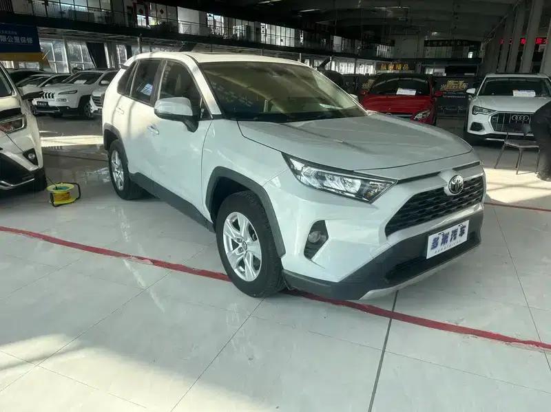 RAV4 2020 2.0L CVT 2WD Fashion Edition — миниатюра 3