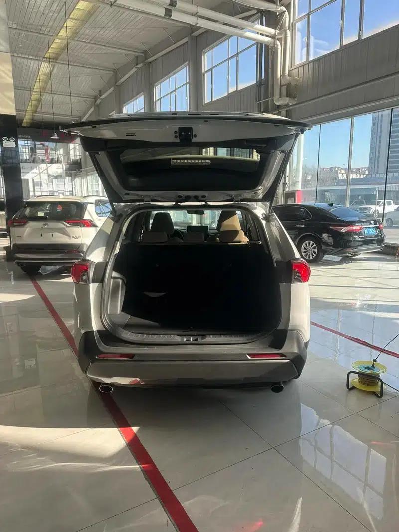 RAV4 2020 2.0L CVT 2WD Fashion Edition — миниатюра 6