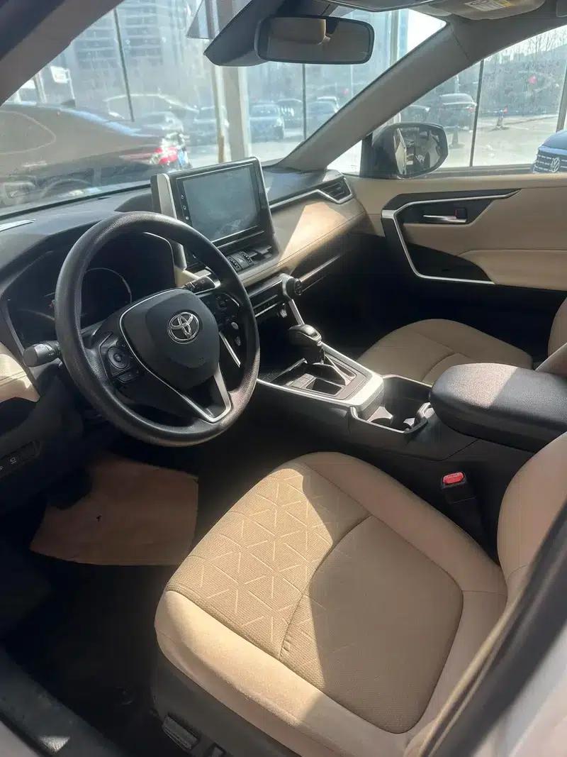RAV4 2020 2.0L CVT 2WD Fashion Edition — миниатюра 8