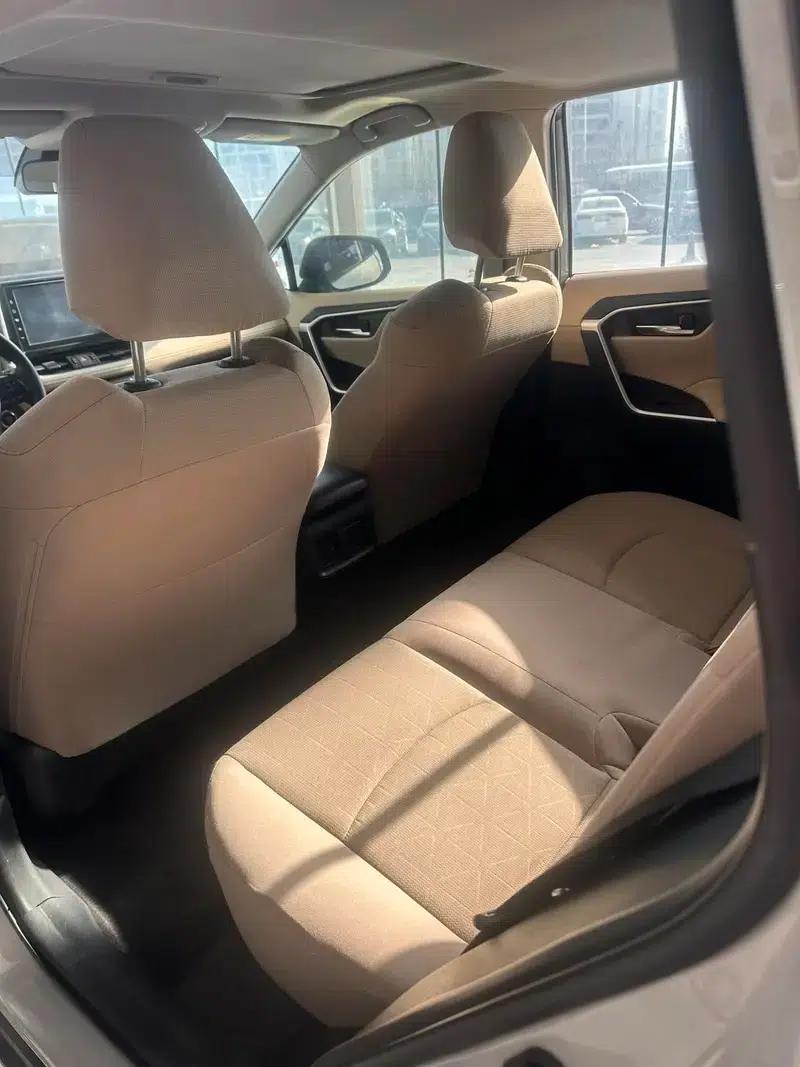 RAV4 2020 2.0L CVT 2WD Fashion Edition — миниатюра 9