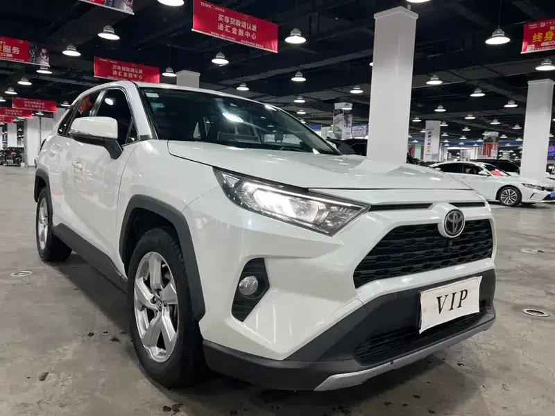 RAV4 2020 2.0L CVT 4WD Fashion Edition — миниатюра 3