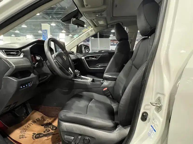 RAV4 2020 2.0L CVT 4WD Fashion Edition — миниатюра 8