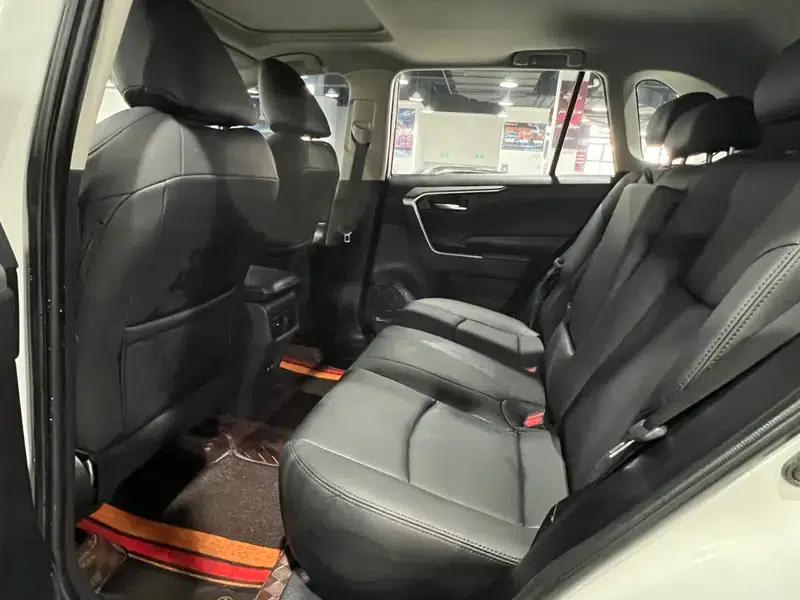 RAV4 2020 2.0L CVT 4WD Fashion Edition — миниатюра 9