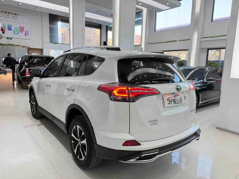 2016 RAV4 2.0L CVT 2WD Comfort Edition — миниатюра 4