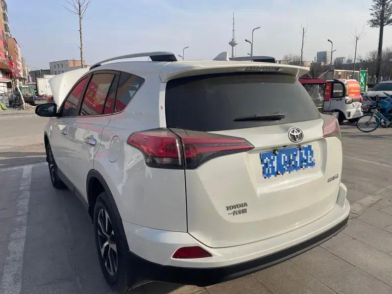 2018 RAV4 2.0L CVT 2WD Fashion X Edition — миниатюра 2