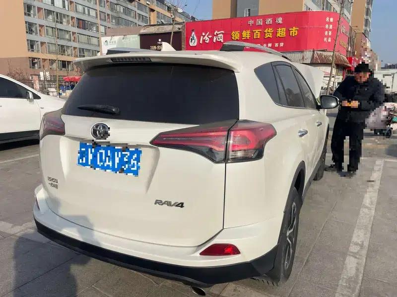 2018 RAV4 2.0L CVT 2WD Fashion X Edition — миниатюра 6
