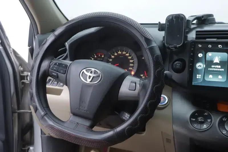 2012 RAV4 Luxury Edition 2.4L Automatic 4WD — миниатюра 13