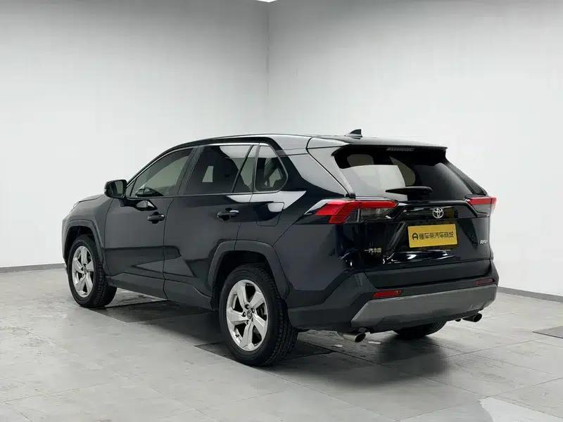 RAV4 2020 2.0L CVT 2WD Fashion Edition — миниатюра 5