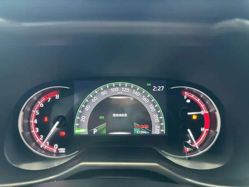 2022 Toyota RAV4 2.0L CVT 2WD Premium Edition — миниатюра 11