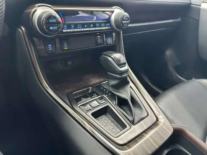 2022 Toyota RAV4 2.0L CVT 2WD Premium Edition — миниатюра 13