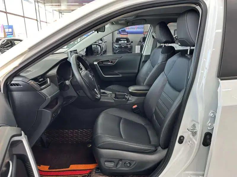 2022 Toyota RAV4 2.0L CVT 2WD Premium Edition — миниатюра 16