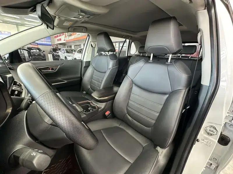 2022 Toyota RAV4 2.0L CVT 2WD Premium Edition — миниатюра 17