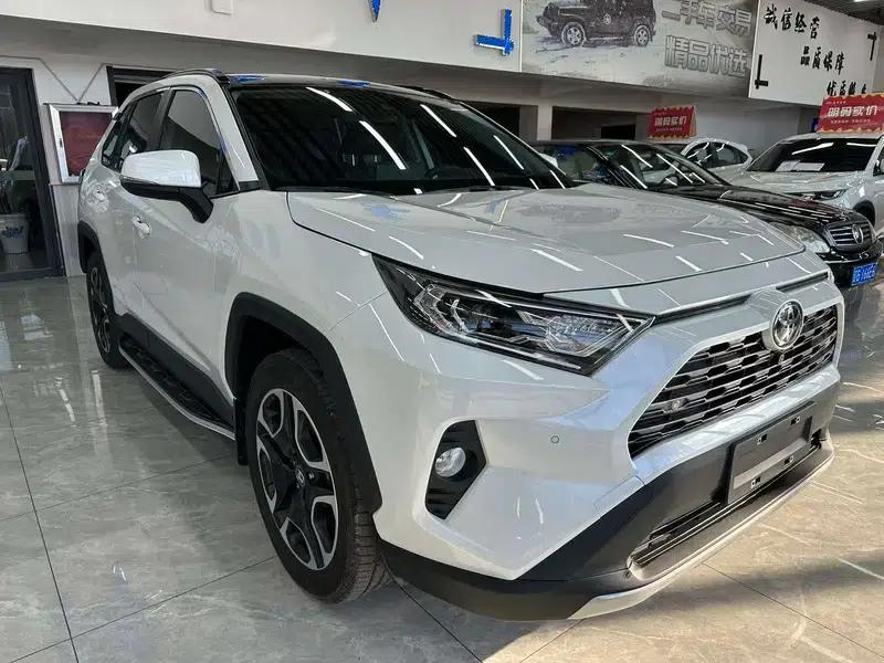 2022 Toyota RAV4 2.0L CVT 2WD Premium Edition — миниатюра 3