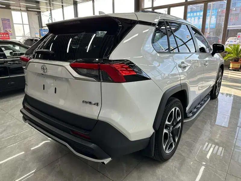 2022 Toyota RAV4 2.0L CVT 2WD Premium Edition — миниатюра 6