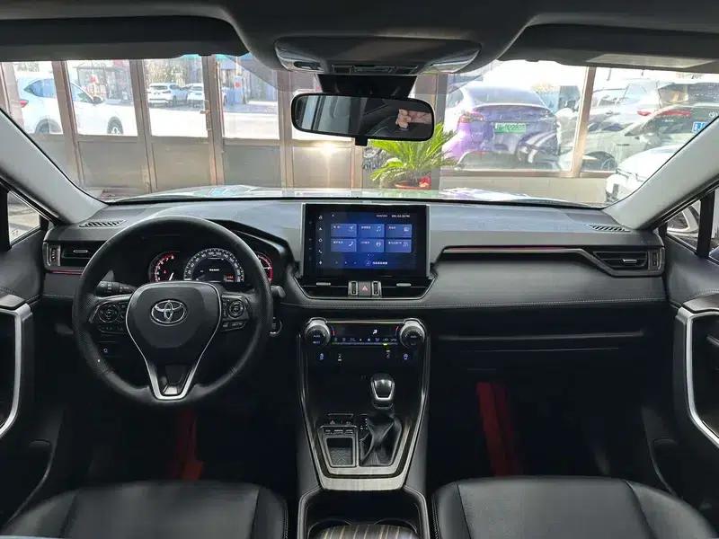 2022 Toyota RAV4 2.0L CVT 2WD Premium Edition — миниатюра 9