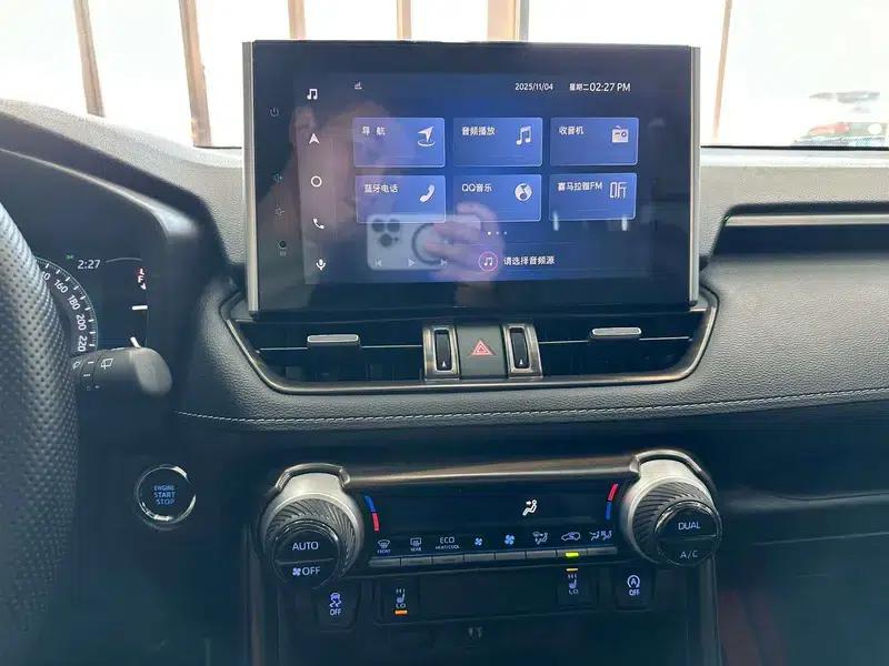 2022 Toyota RAV4 2.0L CVT 2WD Premium Edition — миниатюра 10